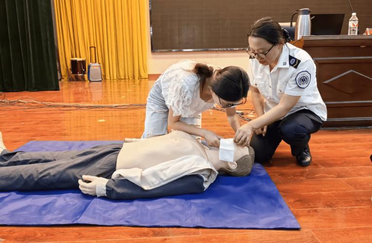 南阳科技职业学院开展自动体外除颤仪